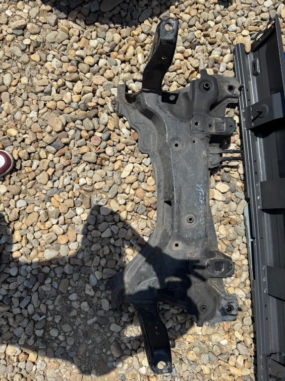 Punte fata / jug motor Suzuki Vitara 2018/2019/2020/2021/2022/2023