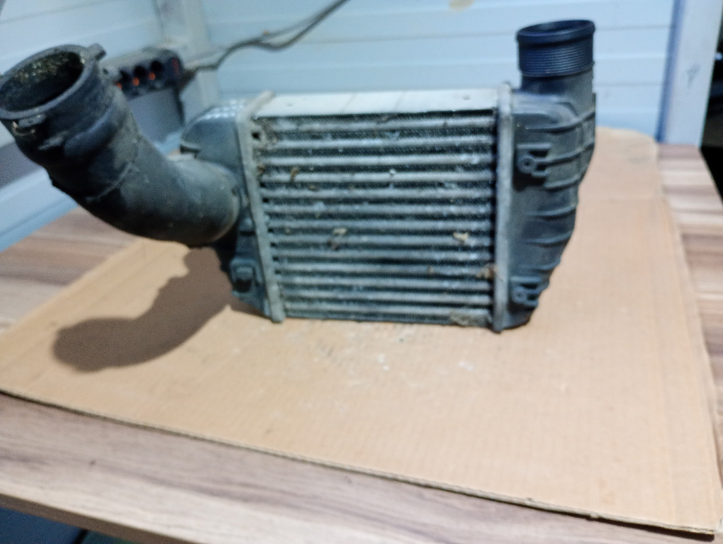 Radiator intercooler AUDI A6 C6 4F Cod 4F0145805J