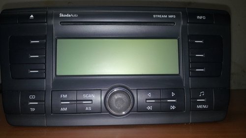 Radio casetofon cu CD - MP3 de Skoda Octavia