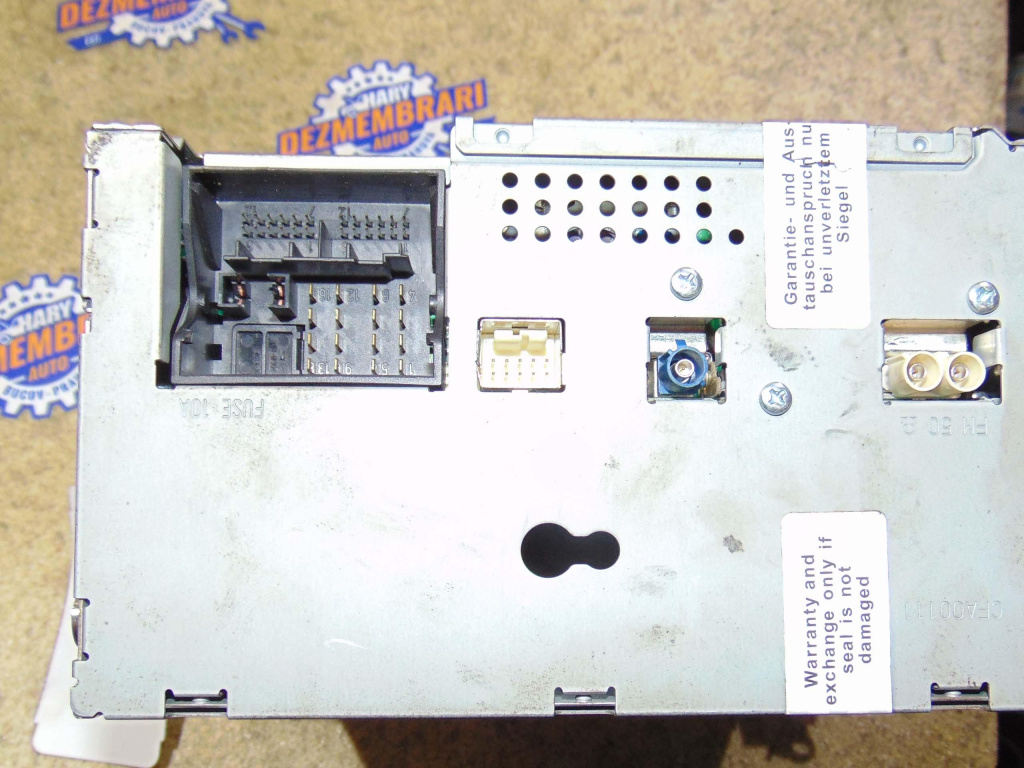 Radio CD A2048704490 pentru C-Class C200