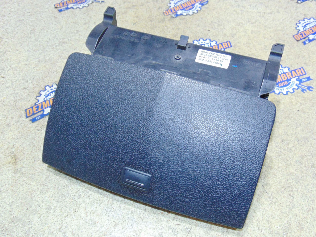 Radio CD A2048704490 pentru C-Class C200