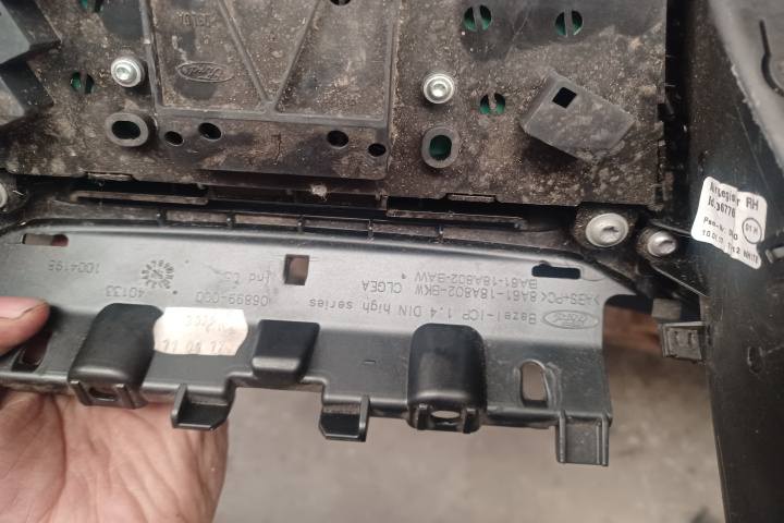 Radio cd AA6T-18C815-GG AA6T18C815GG 8A6