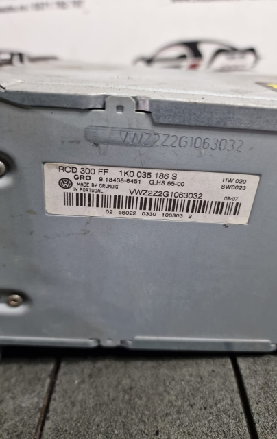 Radio CD Cod: 1K0035186S Display cu defe