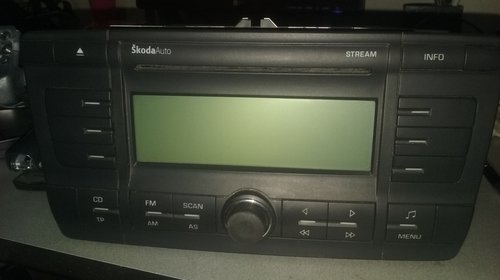 Radio CD player Skoda Octavia 2 cu cod 1Z0035
