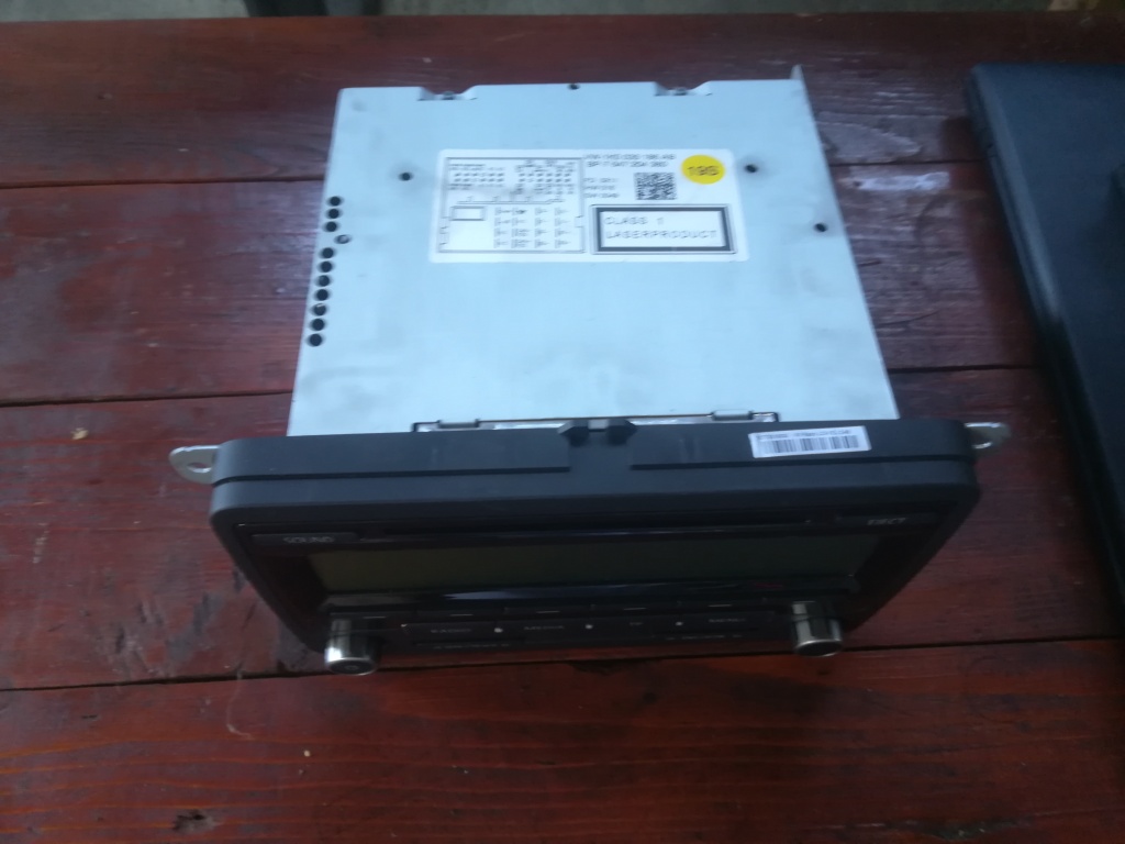 Radio CD VW Passat B7 variant cod 1K0035