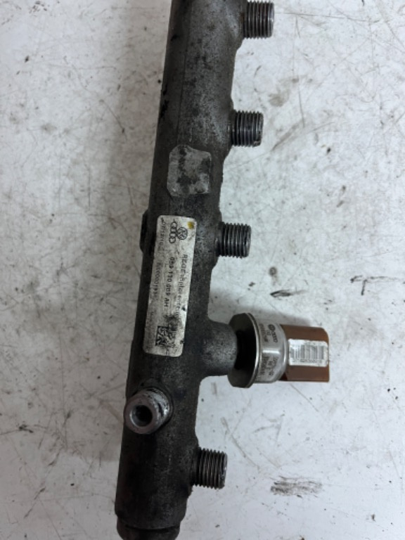 Rampă injectoare Audi A4 B8 A5 8T Q5 8R