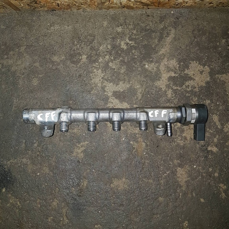 Rampa injectoare audi a3 8p 2.0 tdi cffb 140 cai cod 03l130089p