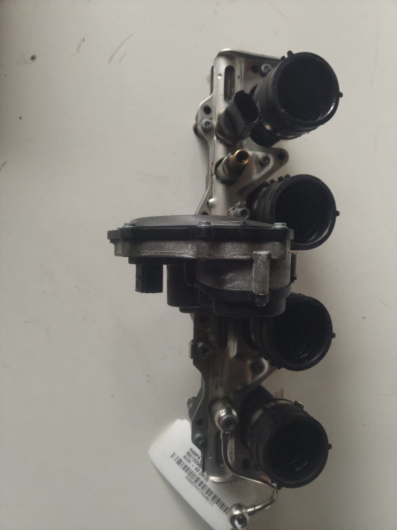 Rampa injectoare Audi A3 an 2012 BVY cod piesa 06D133340