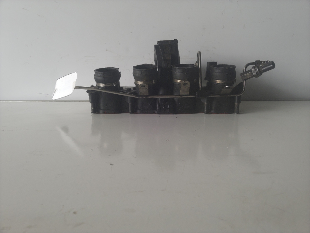 Rampa injectoare Audi A3 an 2012 BVY cod piesa 06D133340