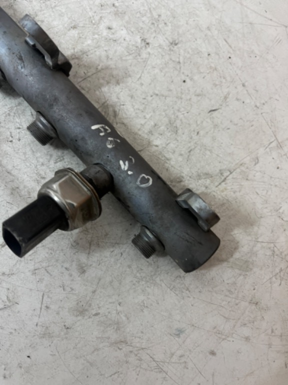 Rampa injectoare Audi A6 C6 A4 B7 Q7 4L 
