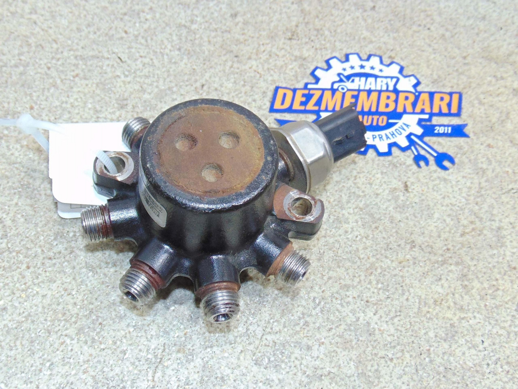 Rampa injectoare avand codul 4M5Q9D280DB pentru Ford Focus 2 2008