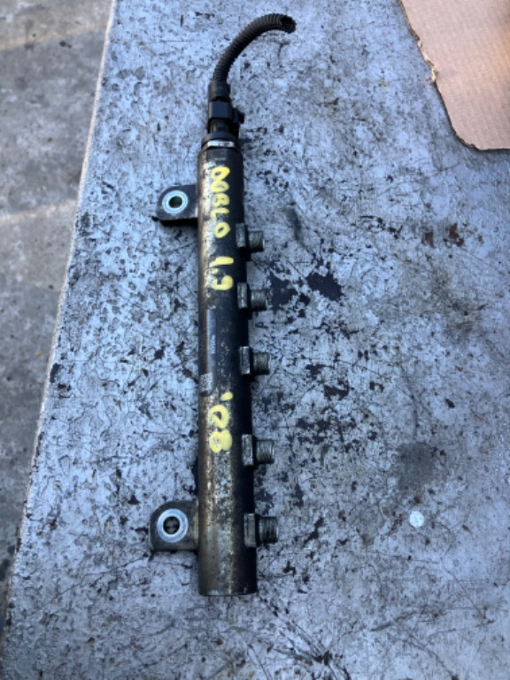 Rampa injectoare completa Fiat Doblo 1.9 jtd cod 55209570