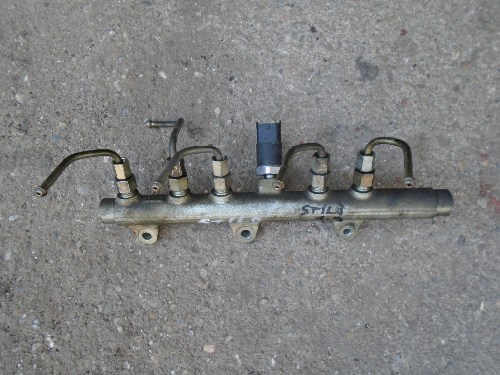 Rampa injectoare fiat stilo 1.9jtd cod 0445214016