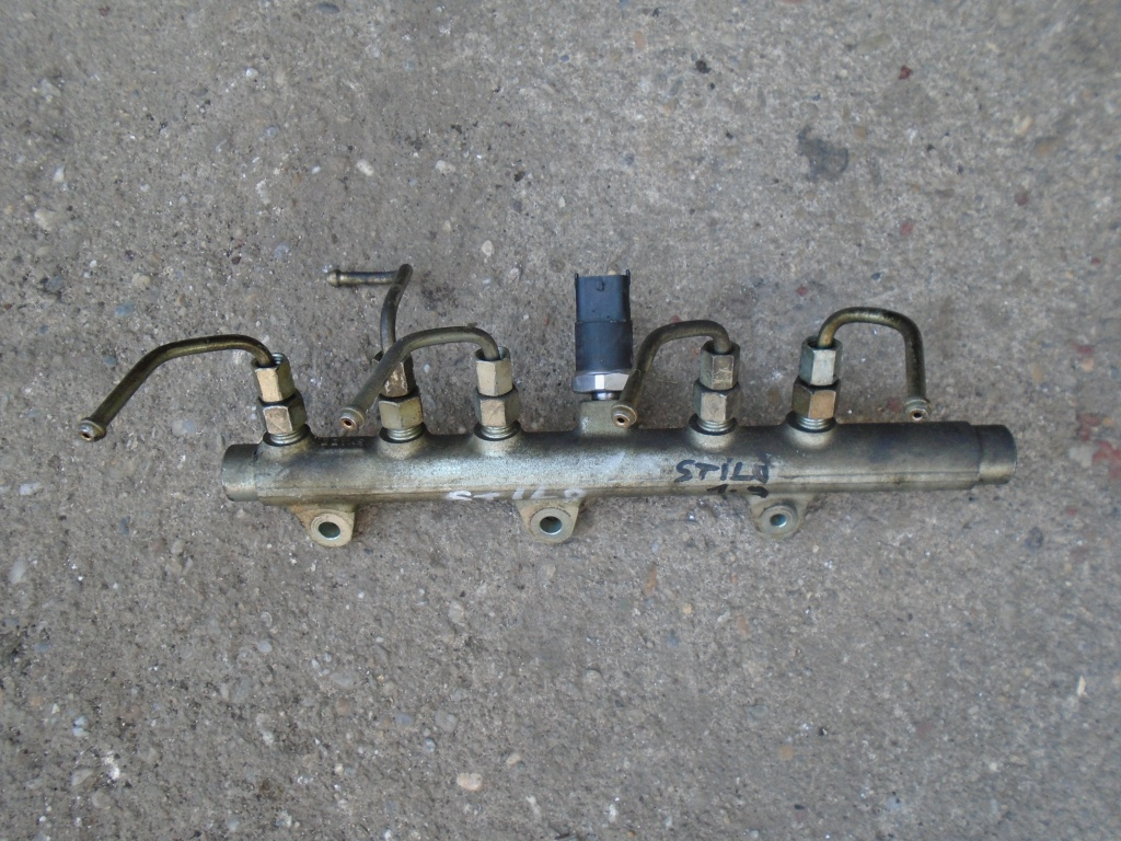 Rampa injectoare fiat stilo 1.9jtd cod 0445214016