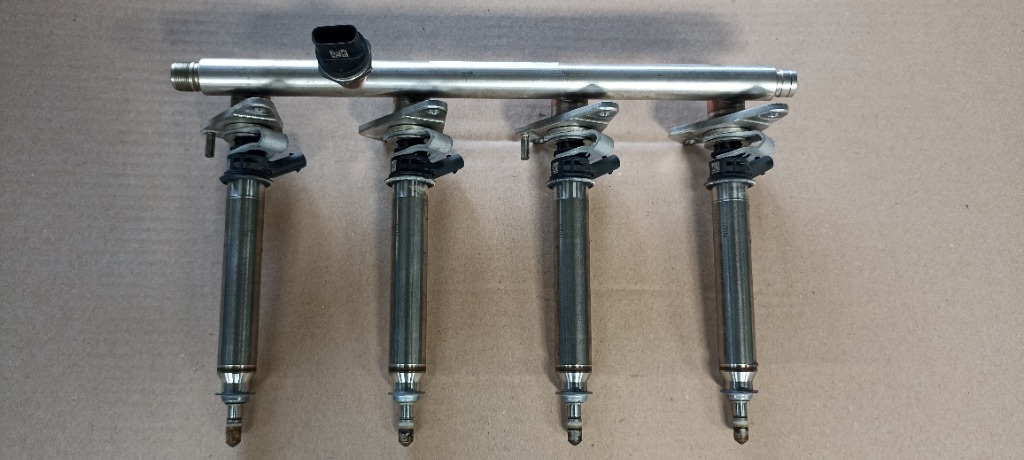 Rampa injectoare Mercedes E-Class W213, E63, 4.0 benzina V8, A2700701595