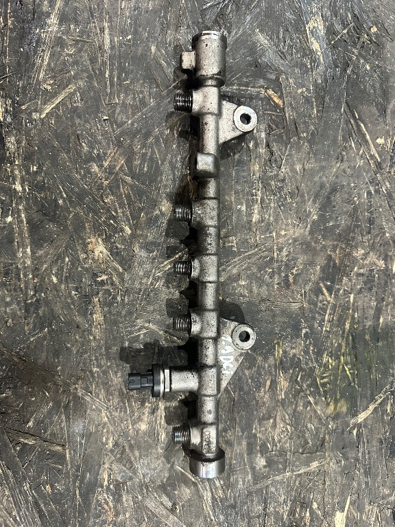 Rampa injectoare Renault 1.9 DCI F9Q Euro 4 Megane 2 Laguna 2 Scenic Kangoo - Cod 8200723451 - imagine 1