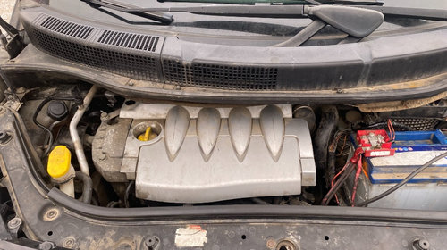 Rampa injectoare Renault Scenic 2 2004 hatchback 1,6 benzina