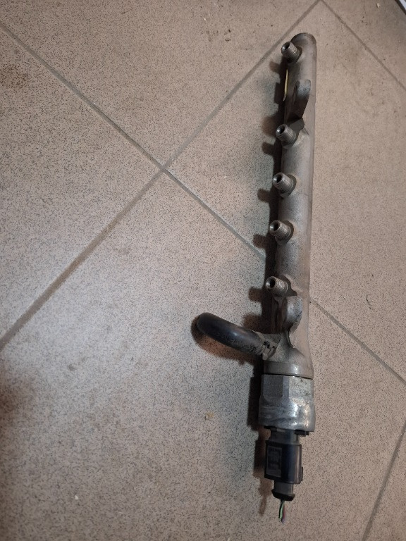 Rampa injectoare VW 1.6 TDI Motor CAY Cod 03L089H 2009 2010 2011 2012 2013