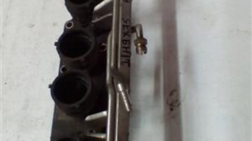 Rampa injectoare Vw Passat B5 2.0 / Audi A4 / A6 An 2000 2001 2002 2003 2004 2005 cod 06B133200D