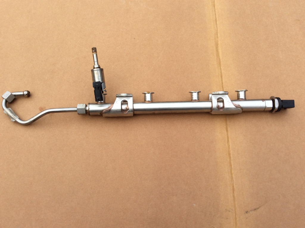 Rampa injectoare VW Sharan 7N 1.4 tsi 04E133320D 04E 133 320 D