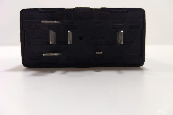 Releu 361 Comanda oglinzi 4A0907440 Audi