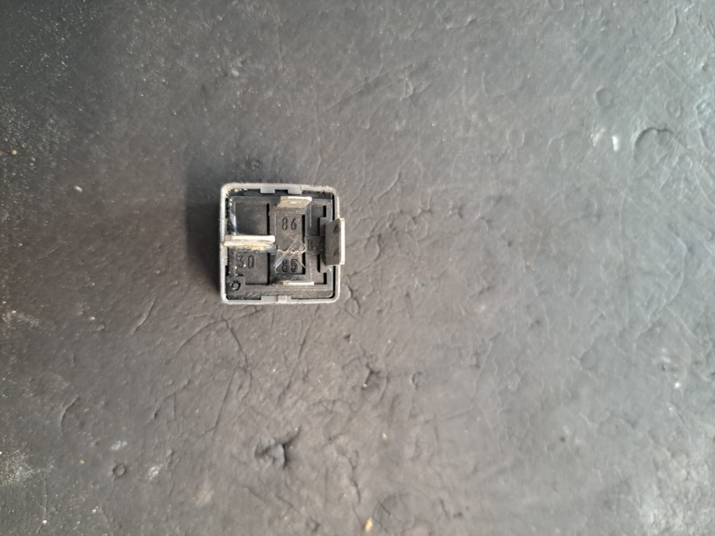 Releu Audi A6 C5 - COD 8d0951253