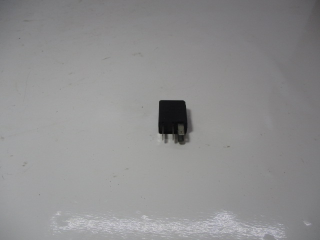 RELEU / MODUL COD 24435922 OPEL VECTRA C