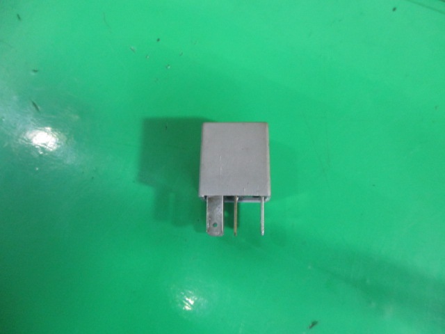 RELEU / MODUL COD 90414477 OPEL VECTRA C FAB. 2002 – 2009 ⭐⭐⭐⭐⭐
