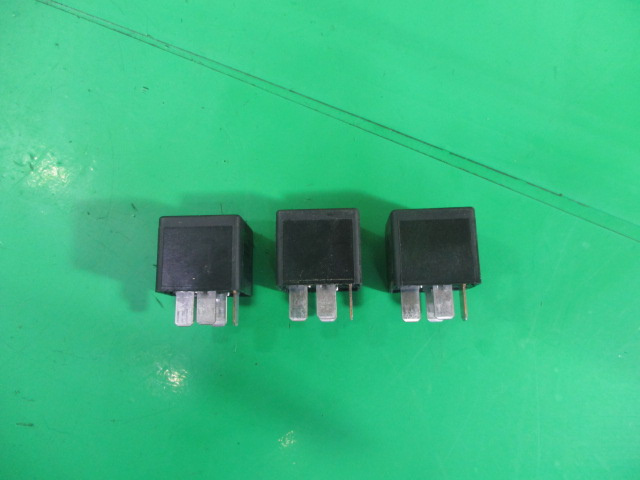 RELEU / MODUL ( NEGRU ) ++02476 1 A FORD FOCUS 1 FAB. 1998 - 2005 ⭐⭐⭐⭐⭐