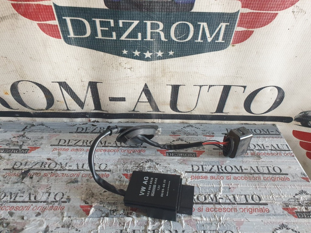 Releu pompa combustibil original VW Jetta Mk5 cod piesa : 1K0906093E
