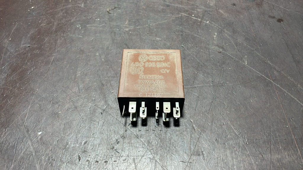 Releu stergator parbriz cod 4B0955531C , 4B09 55 531 C pentru VW Golf 4 , VW Bora an 1999 - 2005