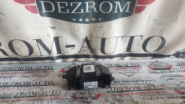 Releu ventilator habitaclu Audi A4 B8 2.7 TDI cod piesa : 8K0820521