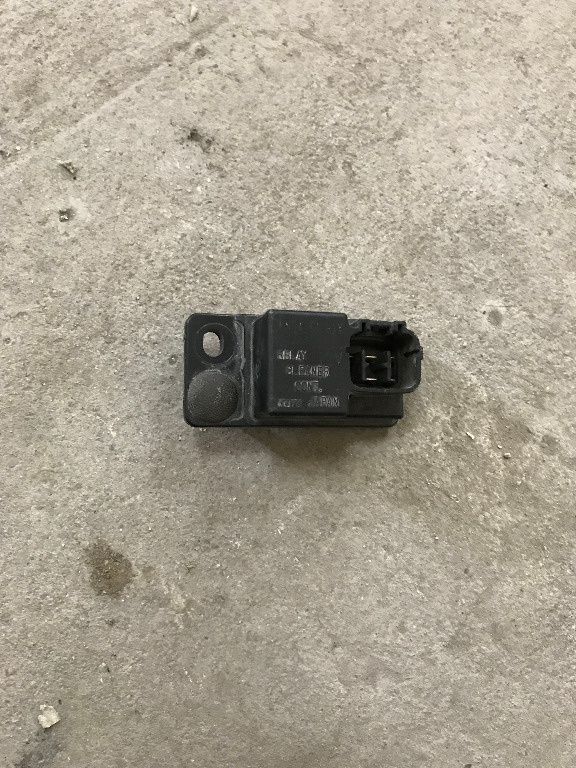 Releu xenon mazda 6 2.0 d 2002 - 2007 cod: gn5a5181y