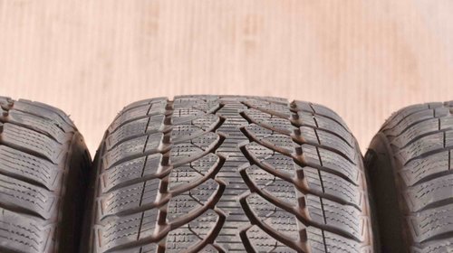 ROTI IARNA TABLA ORIGINALE BMW Seria 3 F30 F31 Seria 4 F32 F33 F36 Bridgestone 205/60/R16