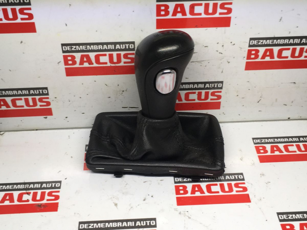 Schimbător nuca cutie automata Audi A5 8T 8F cod 8K2713139A