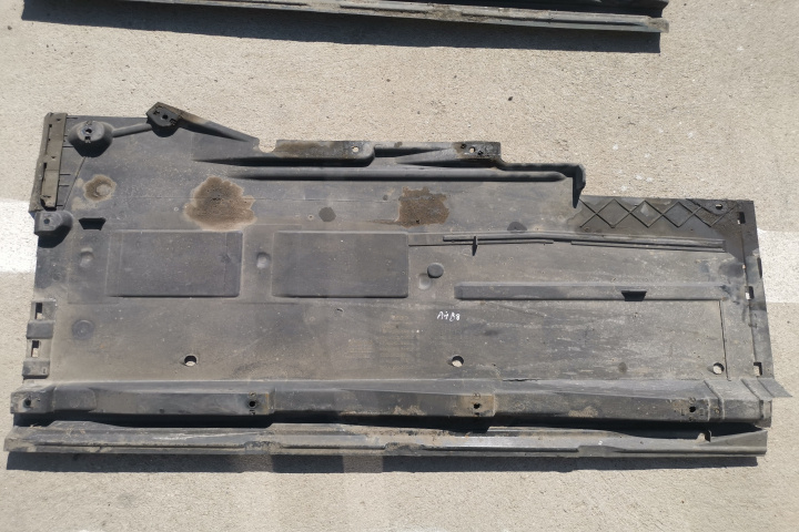 Scut caroserie Scut caroserie dreapta, cod 8K0825208D, Audi A4 Avant (8K5, B8) (id:634190) 8K0825208D Audi A4