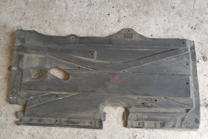 SCUT LATERAL BMW E39 COD 8158059D SCUT LATERAL BMW E39 COD 8158059D 8158059D BMW Seria 5 E39 [1995 - 2000]
