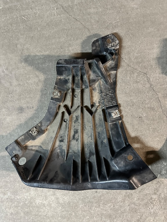 Scut lateral dreapta A2135205800