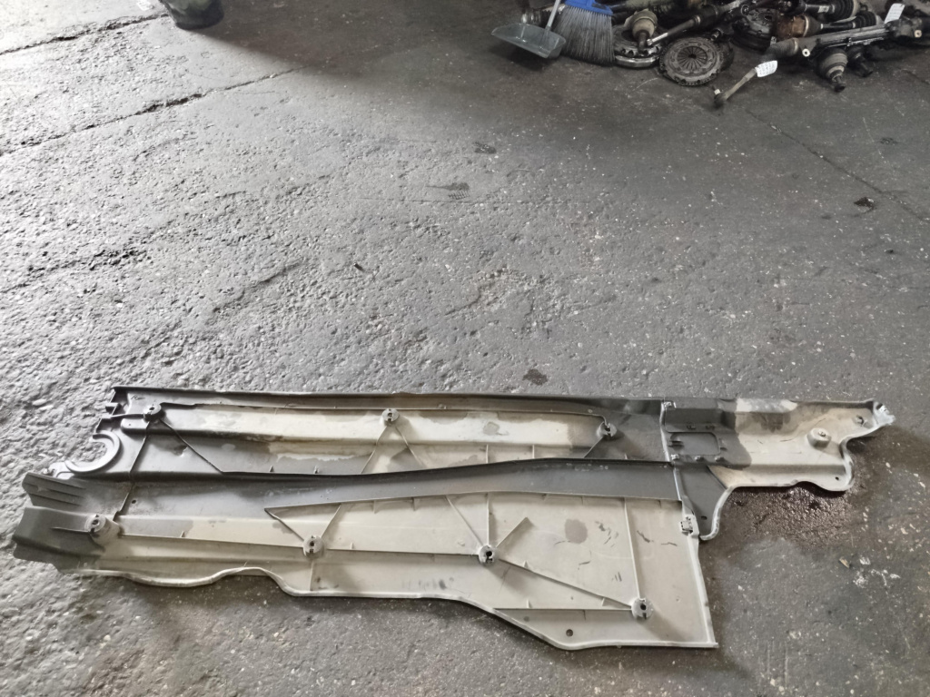 Scut lateral dreapta avand codul original 3Q0825202K pentru Vw Passat B8 Fl