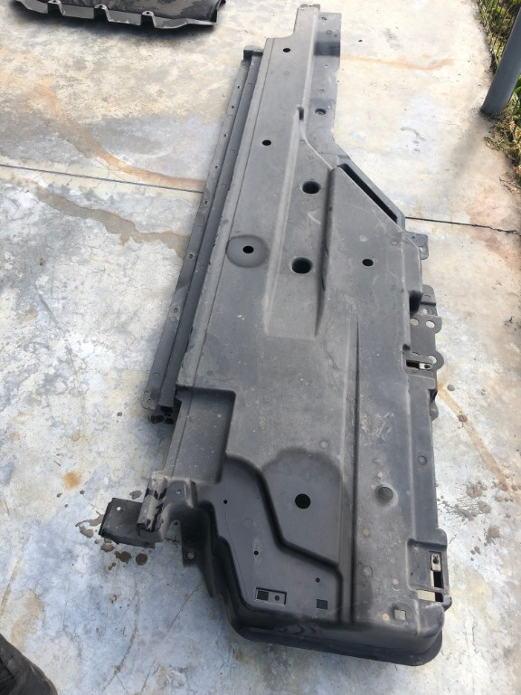 Scut lateral dreapta Jaguar F Pace HK83-