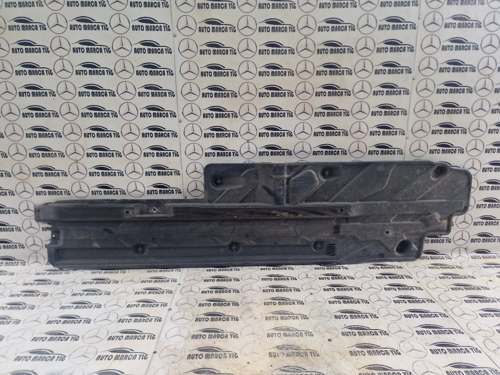 Scut lateral dreapta Mercedes C-class W204 cod A2046100208