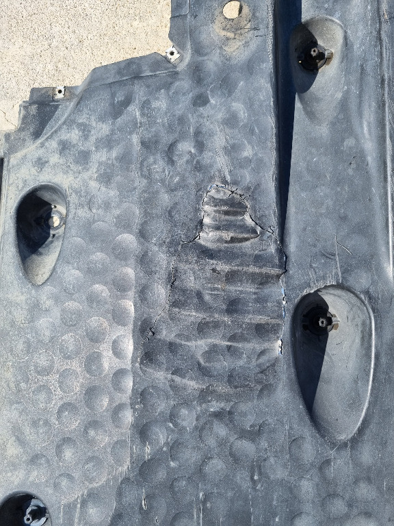 Scut lateral dreapta pentru Passat B7 (C
