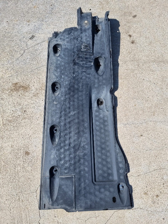 Scut lateral dreapta pentru Passat B7 (COD 3C0825202H/3C0825202H)