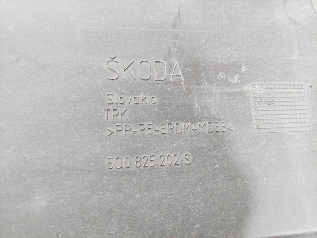 Scut lateral dreapta Skoda Octavia 3 (5E