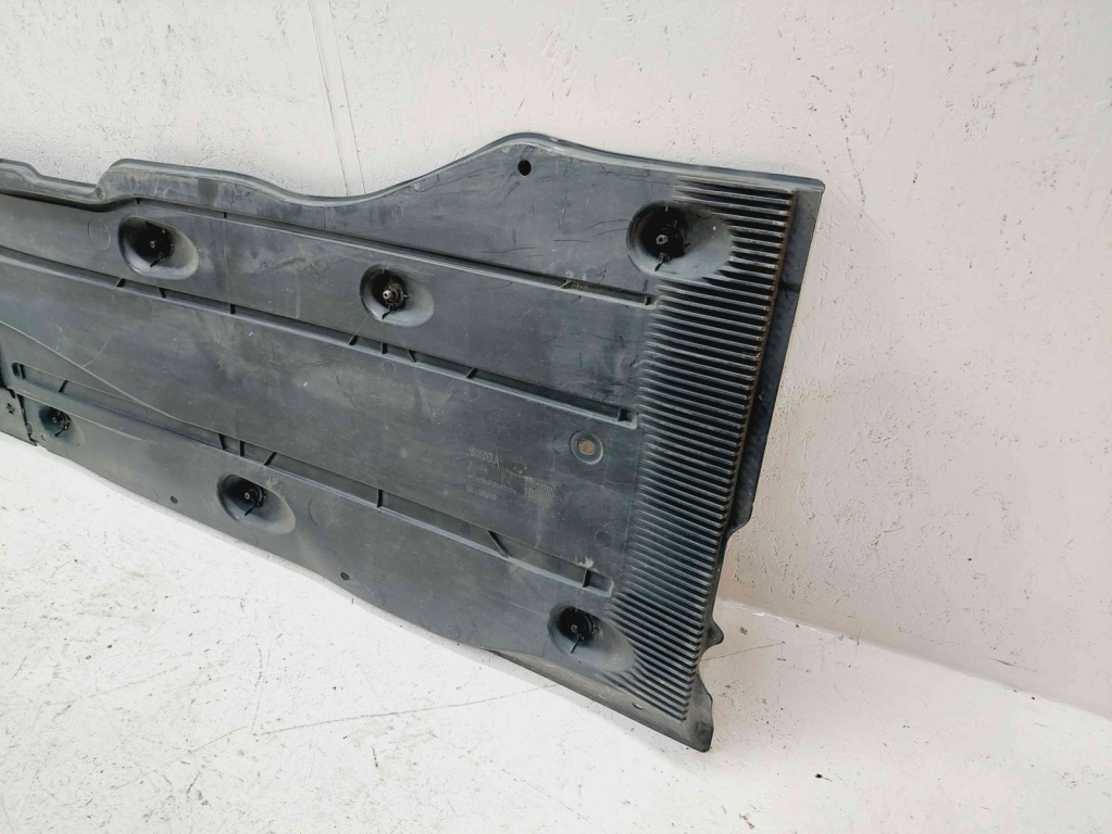Scut lateral dreapta Skoda Octavia 3 (5E