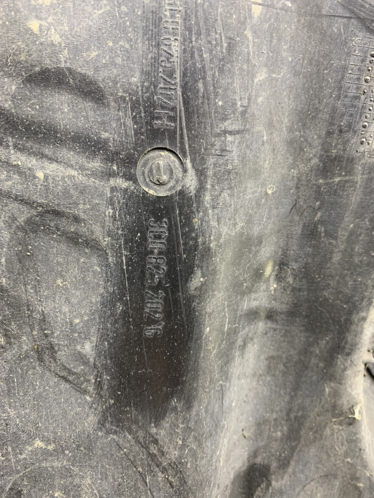 Scut lateral dreapta VW PASSAT B7 2.0 CF