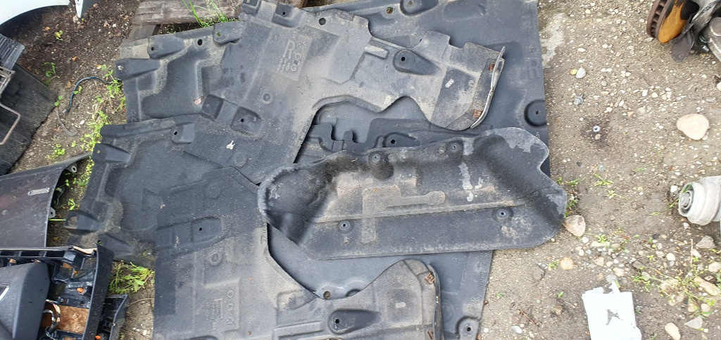 Scut lateral stanga dreapta spate Audi A8 D4 cod 4H4825213C 4H0825213C