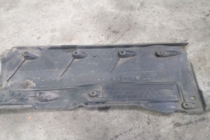 Scut longitudinal dreapta 3C0825202D 3C0