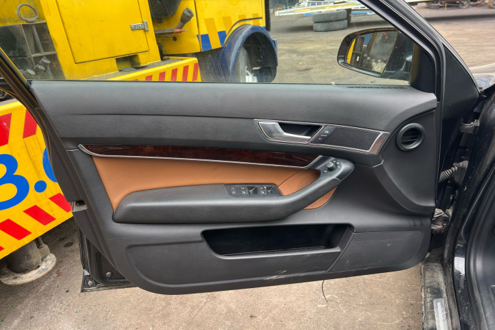 Scut longitudinal dreapta Audi A6 4F/C6 