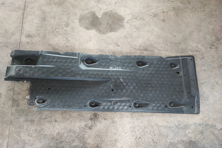 Scut longitudinal dreapta cu defect 1K0825212K Volkswagen VW Golf 5 [2003 - 2009] Hatchback 3-usi 1.9 TDI 6MT (105 hp)
